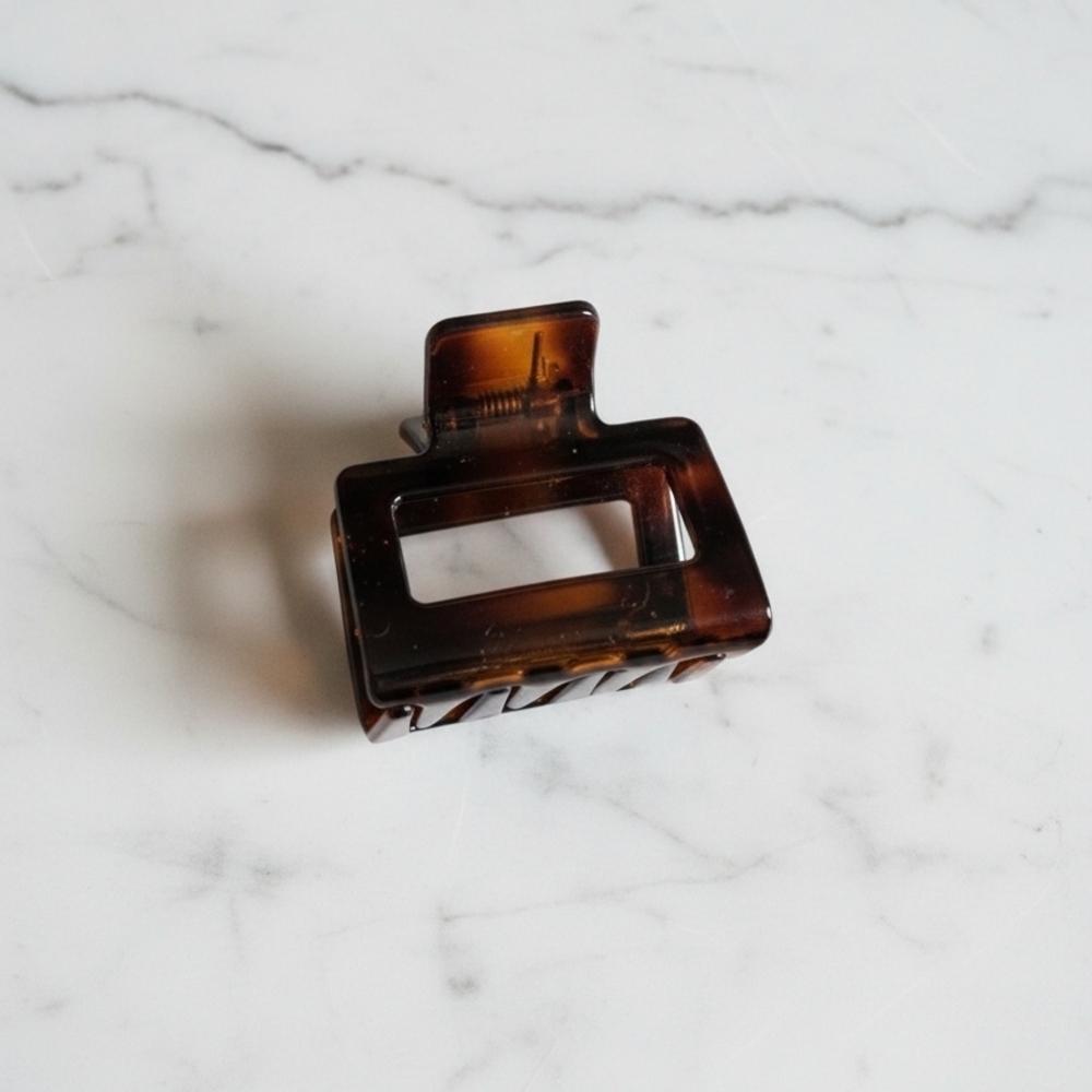 Elegant Brown Small Claw Hair Clip (New) - Picture 4 of 4